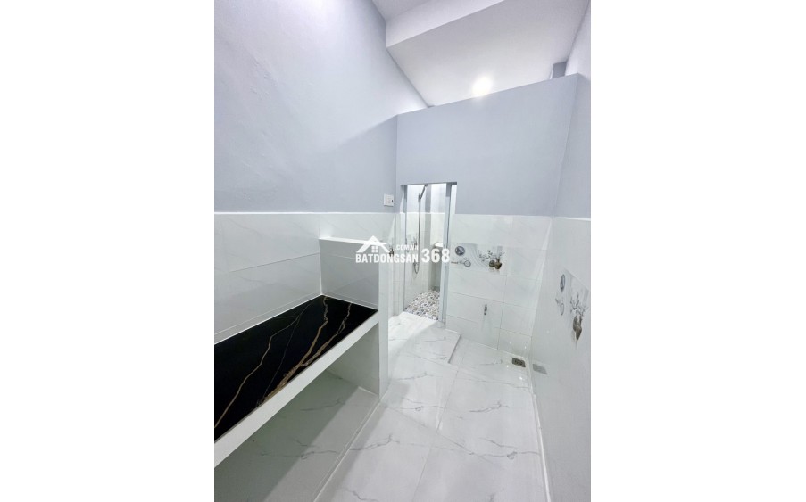 Bán nhà HXH, Lạc Long Quân, hẻm thông, 22m2 hơn 2 tỷ